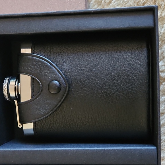 NWT IOB Coach Men's Flask & Key Holder Boxed Set 🖤🔑🍸❤️ - Picture 14 of 16